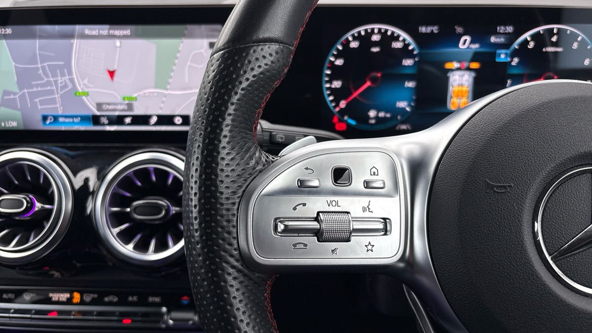 Mercedes-Benz GLB Image 13