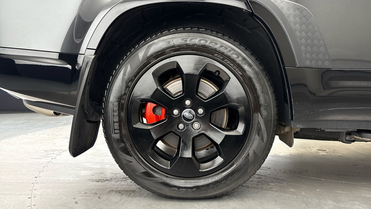 Land Rover Defender 130 Image 10