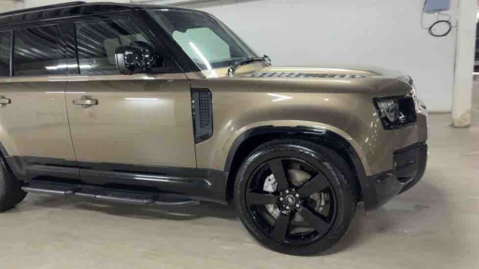 More views of Land Rover Defender 110