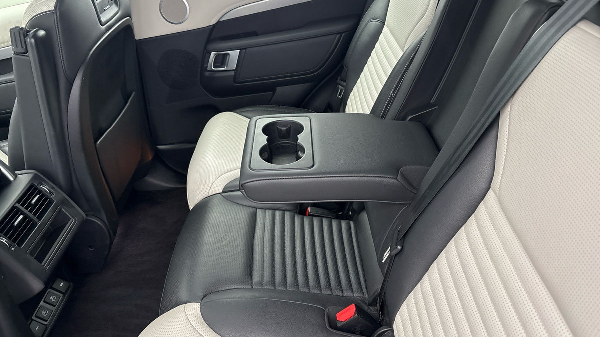 Land Rover Discovery Image 9