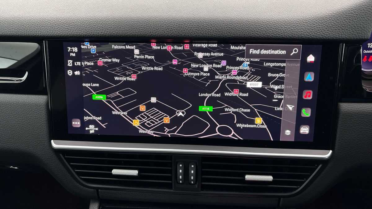 Porsche Cayenne Image 17