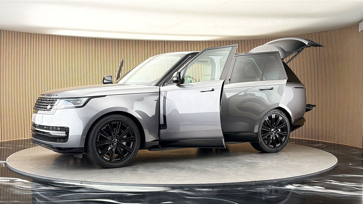 More views of Land Rover Range Rover