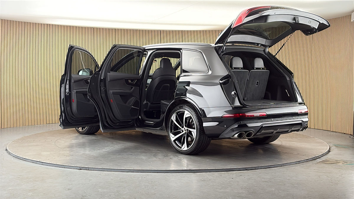 More views of Audi SQ7