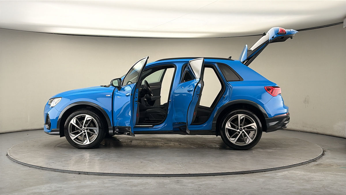 More views of Audi Q3