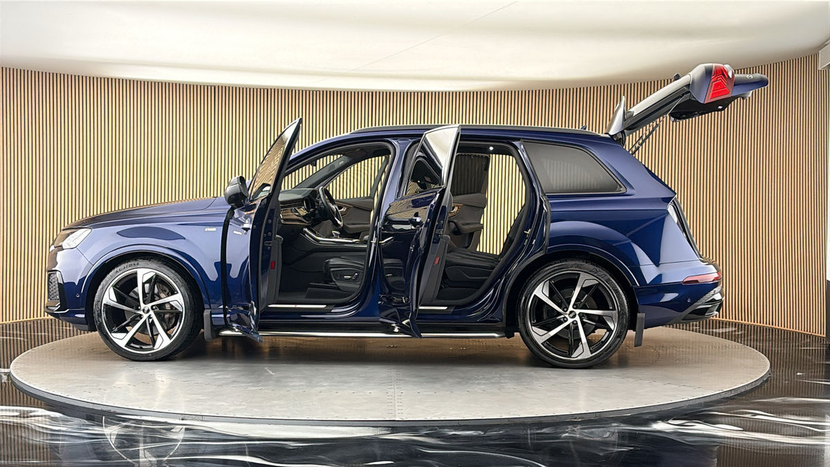 More views of Audi Q7
