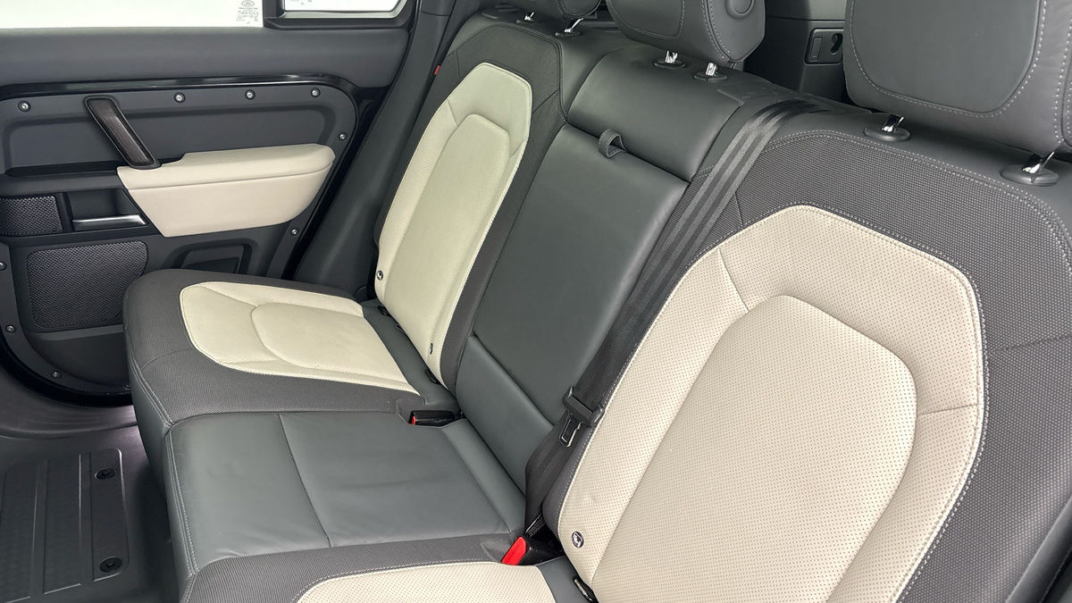 Land Rover Defender 110 Urban Image 8