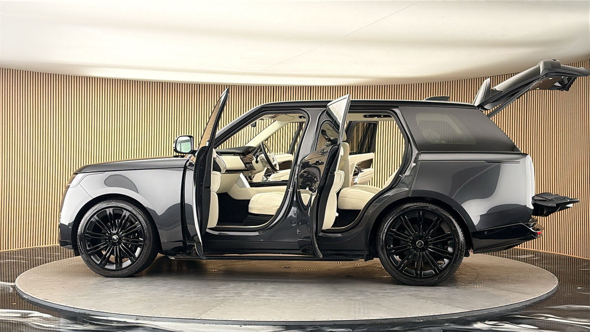 More views of Land Rover Range Rover