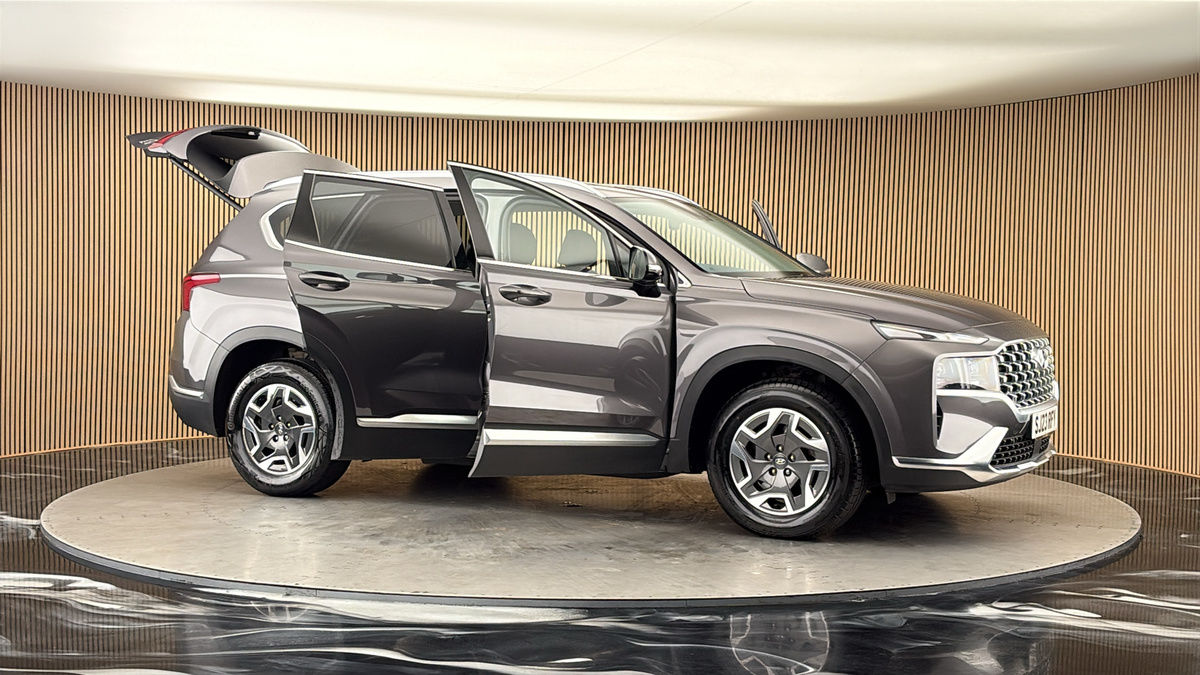 More views of Hyundai Santa Fe
