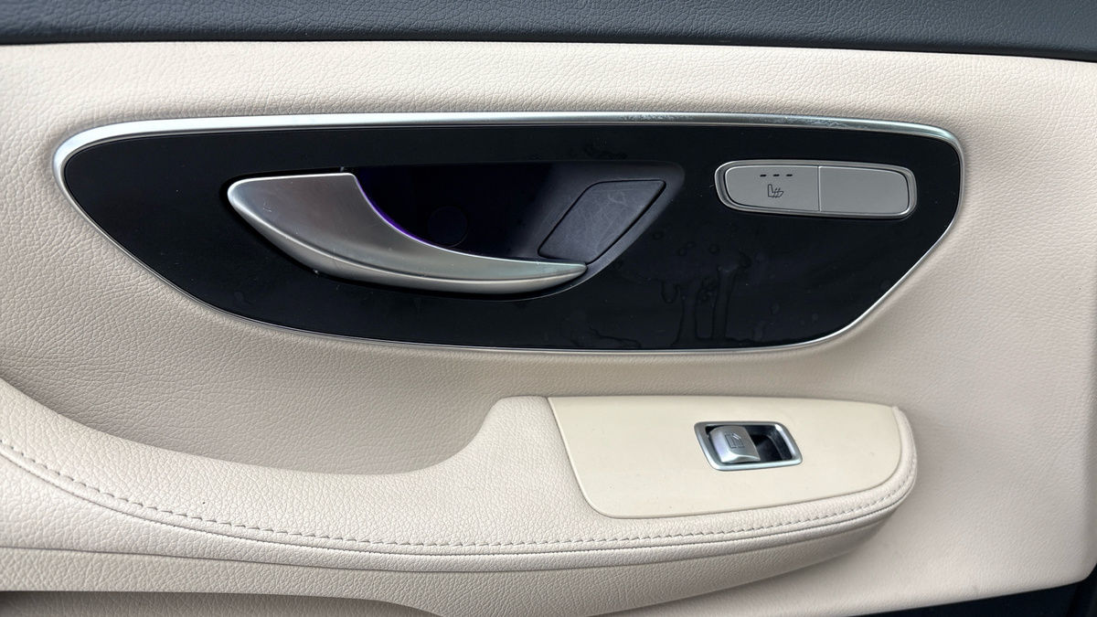 Mercedes-Benz V Class Image 19