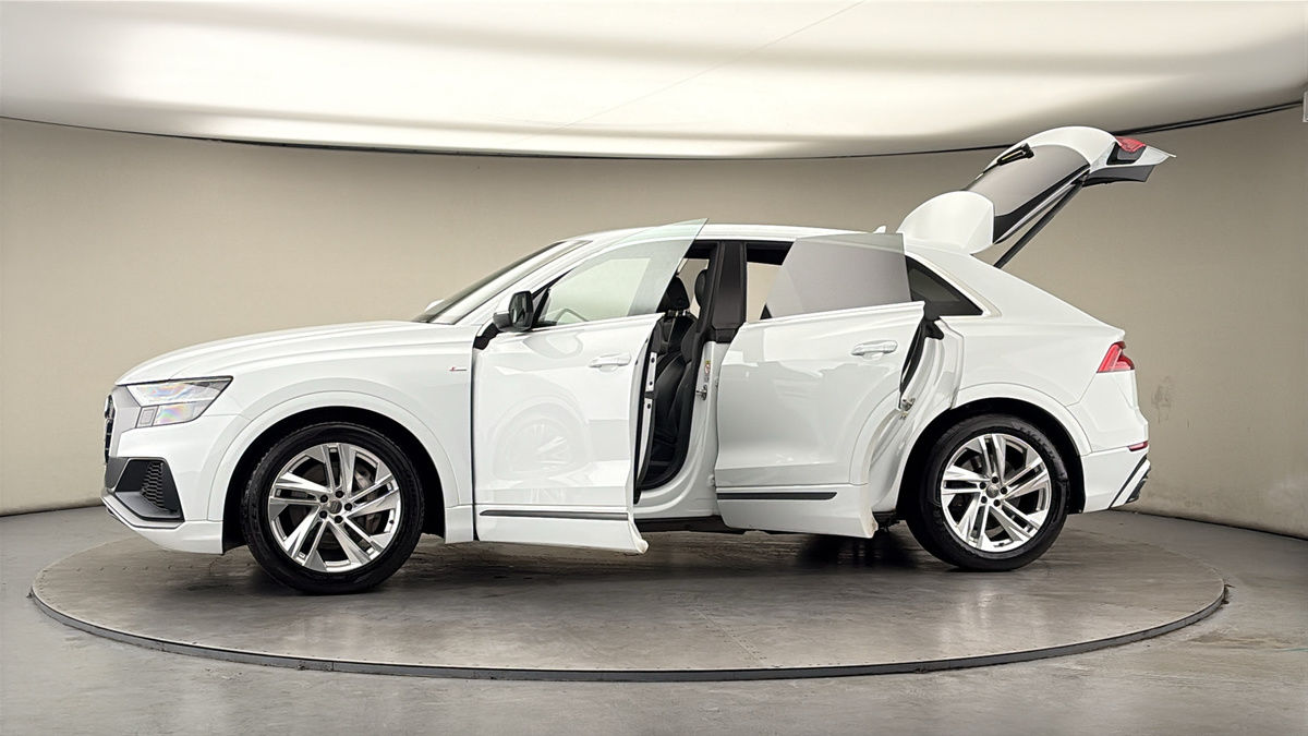 More views of Audi Q8