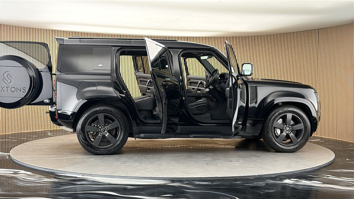 More views of Land Rover Defender 110