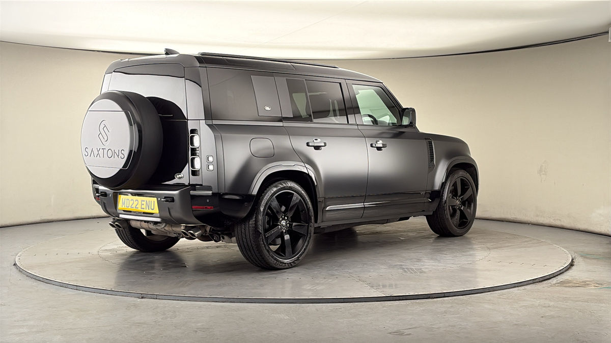 Land Rover Defender 110 Image 21