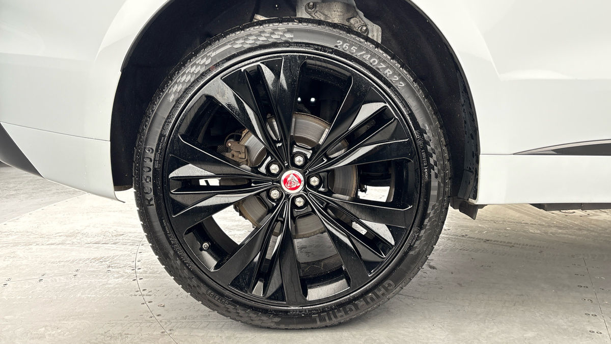 Jaguar F-PACE Image 10