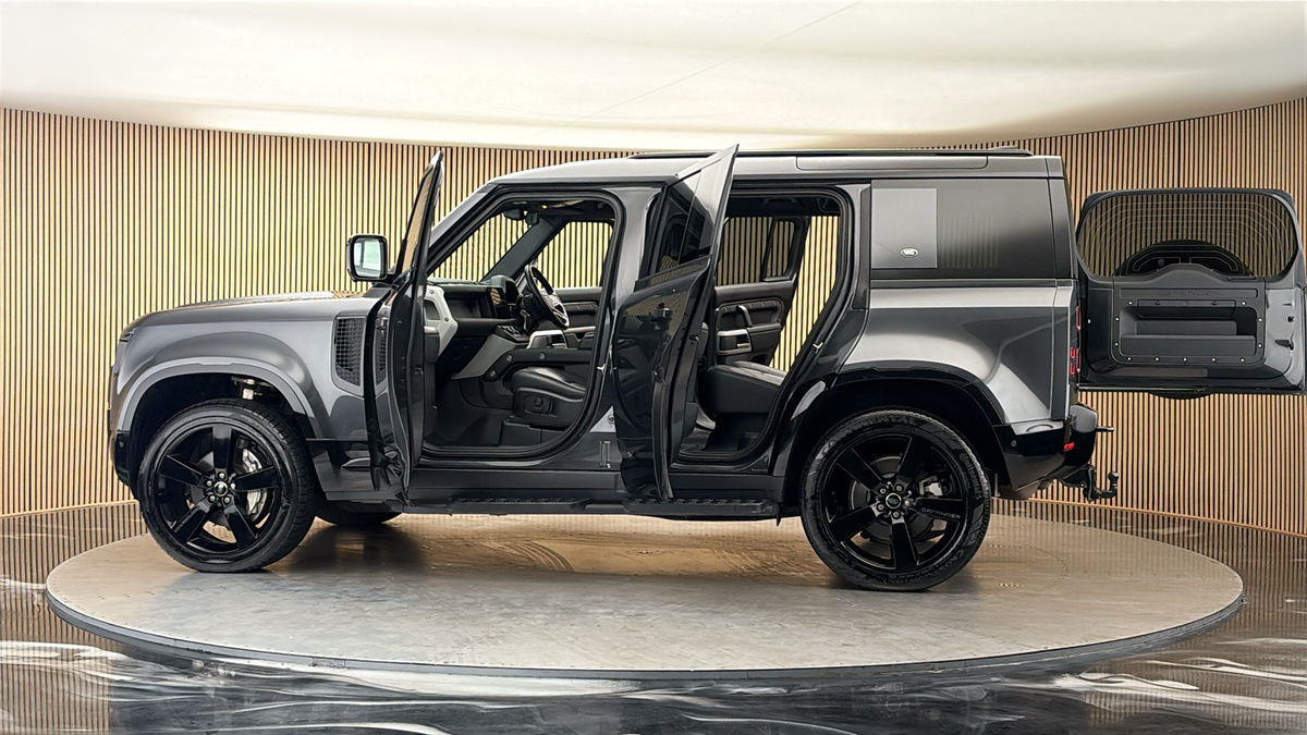More views of Land Rover Defender 110