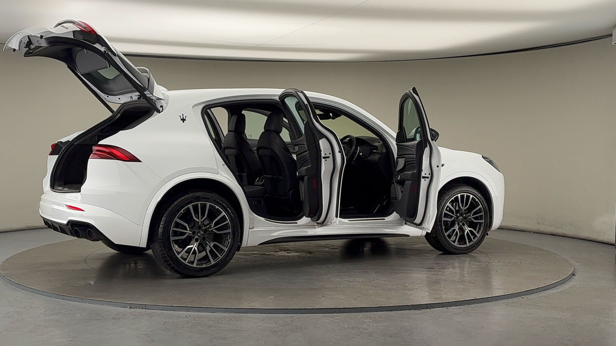 More views of Maserati Grecale