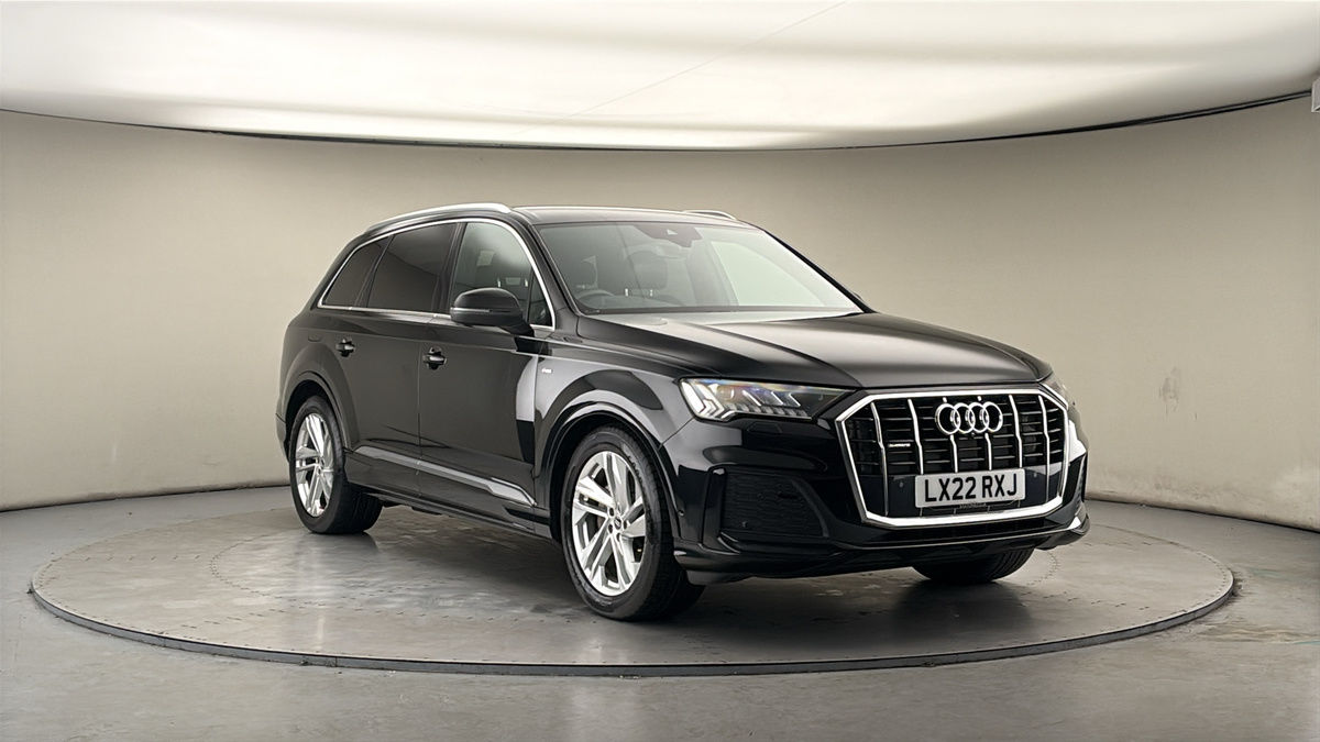 Audi Q7 Sticky Header Image
