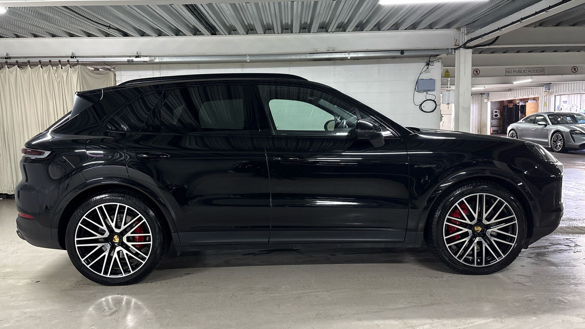 Porsche Cayenne Image 16