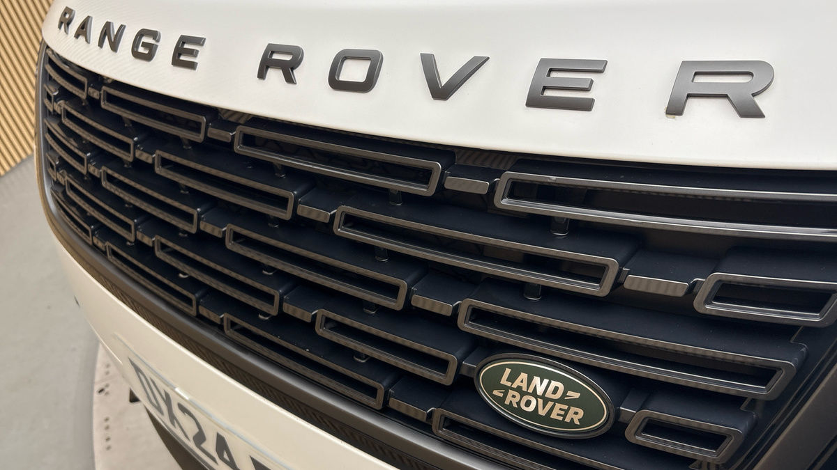Land Rover Range Rover Velar Image 24