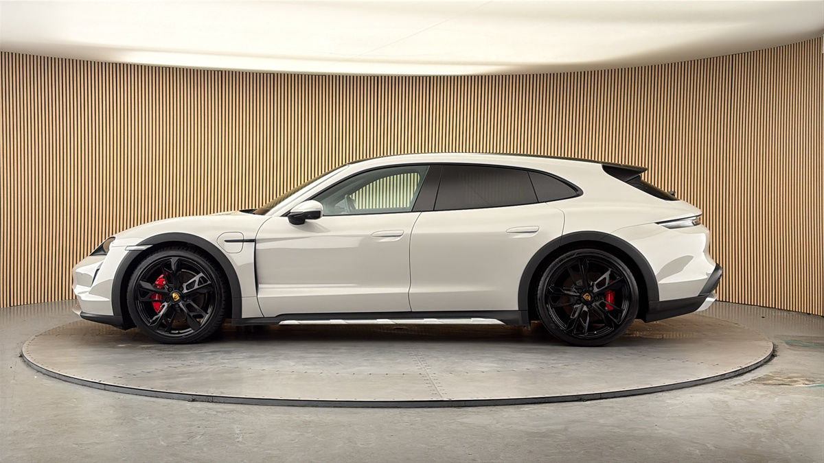 Porsche Taycan Image 15