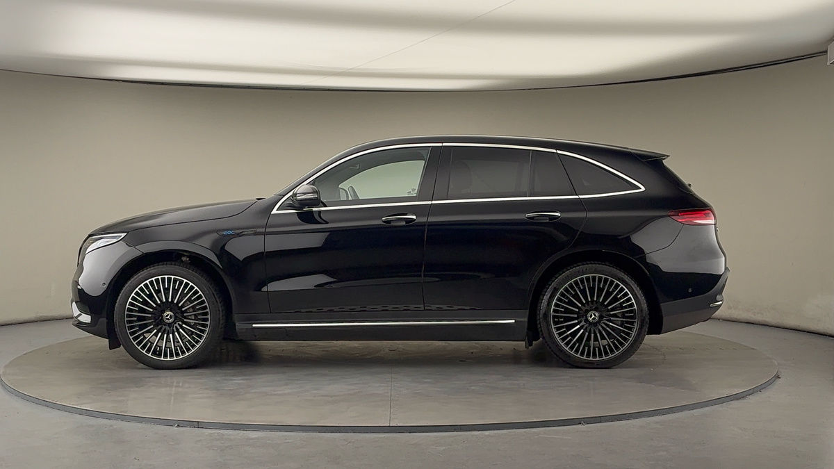Mercedes-Benz EQC Image 15