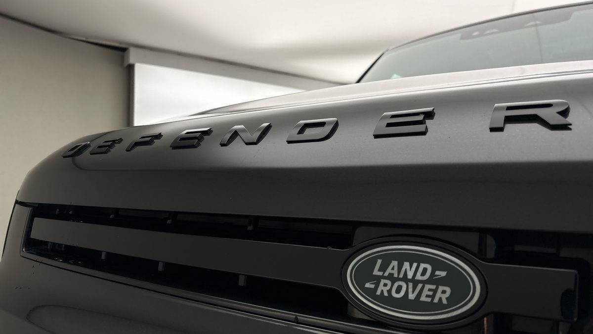 Land Rover Defender 110 Image 24