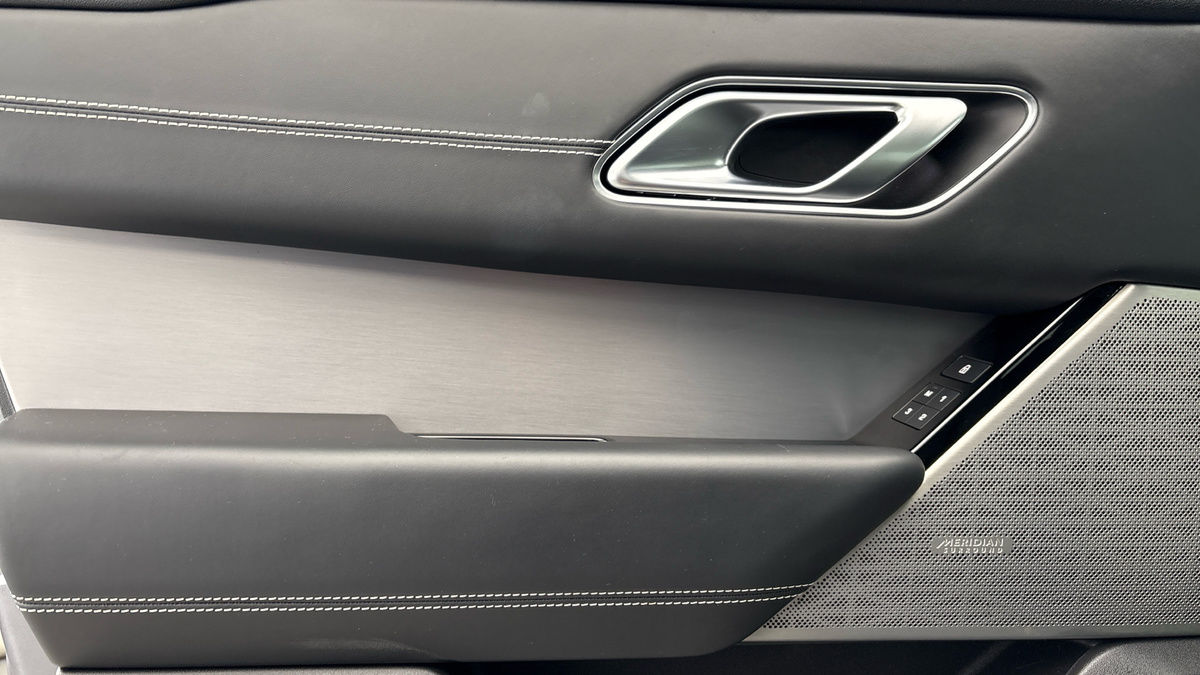 Land Rover Range Rover Velar Image 19