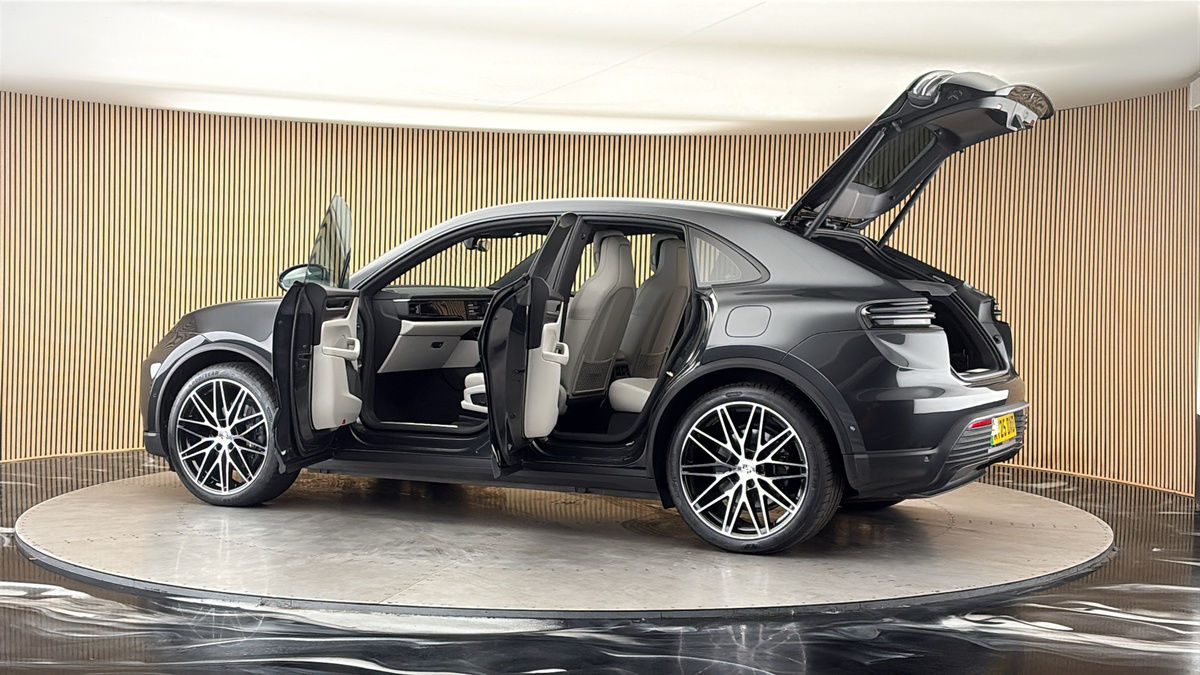 More views of Porsche Macan