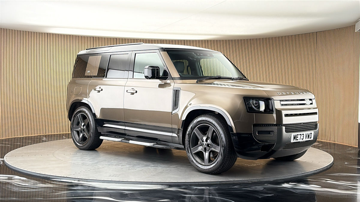 More views of Land Rover Defender 110