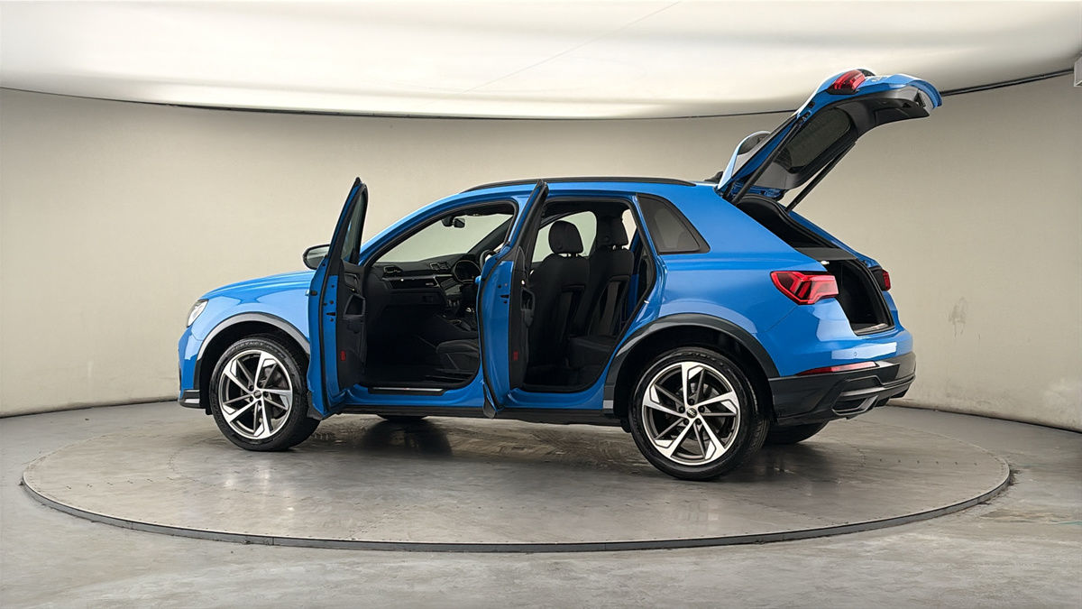 More views of Audi Q3