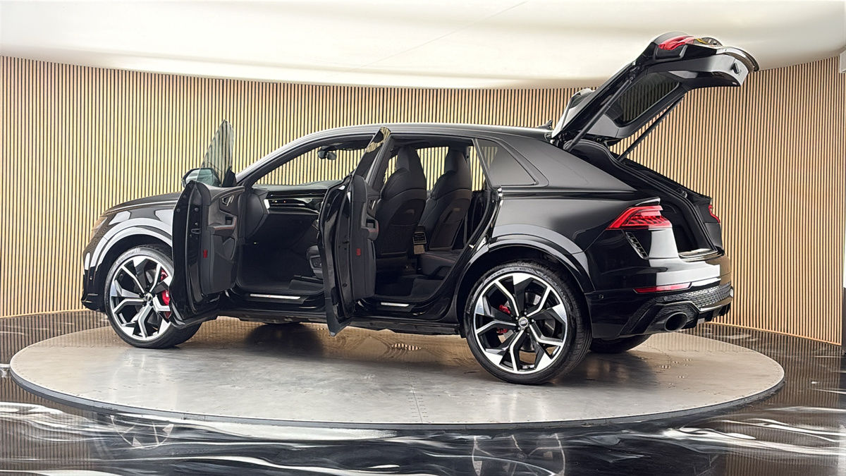 More views of Audi RSQ8