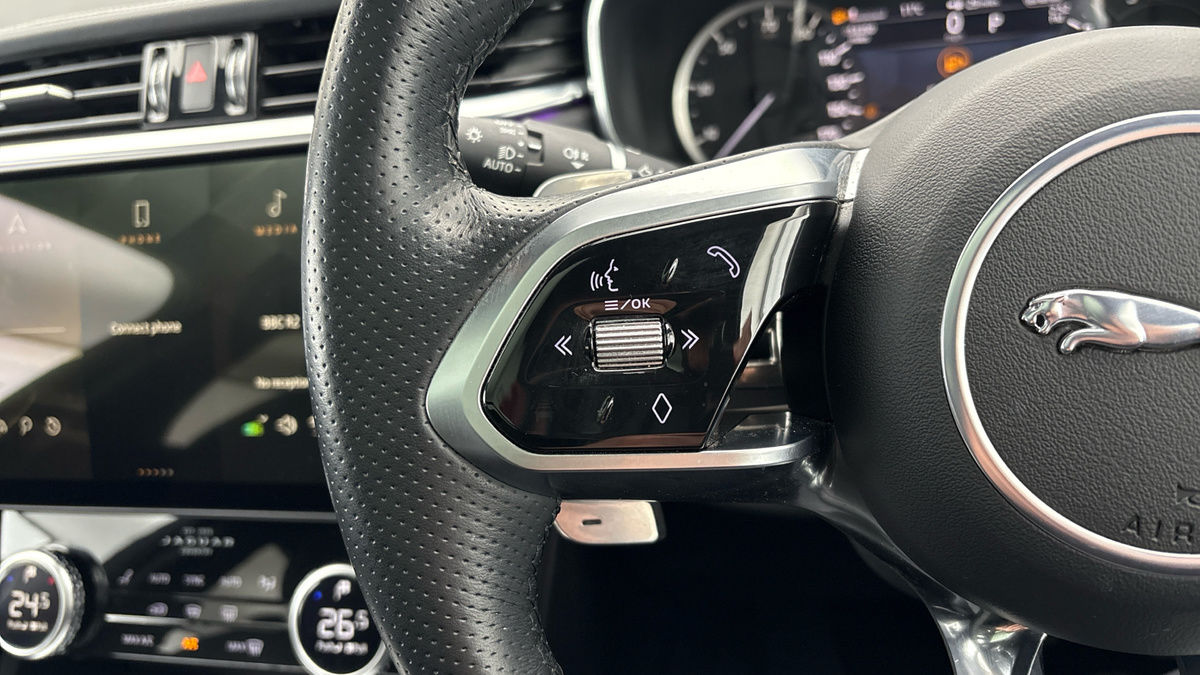 Jaguar F-PACE Image 13