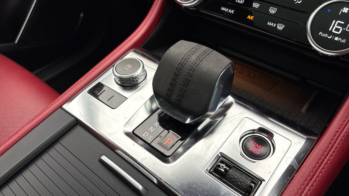 Jaguar F-PACE Image 29