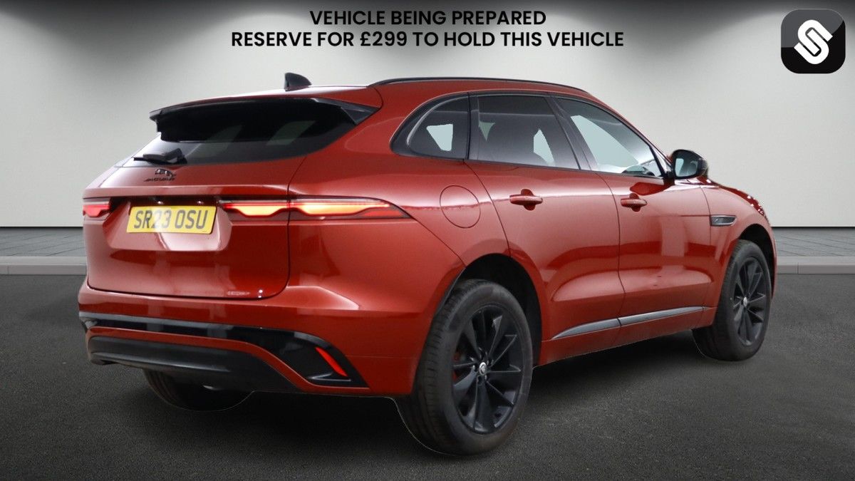 Jaguar F-PACE Image 4
