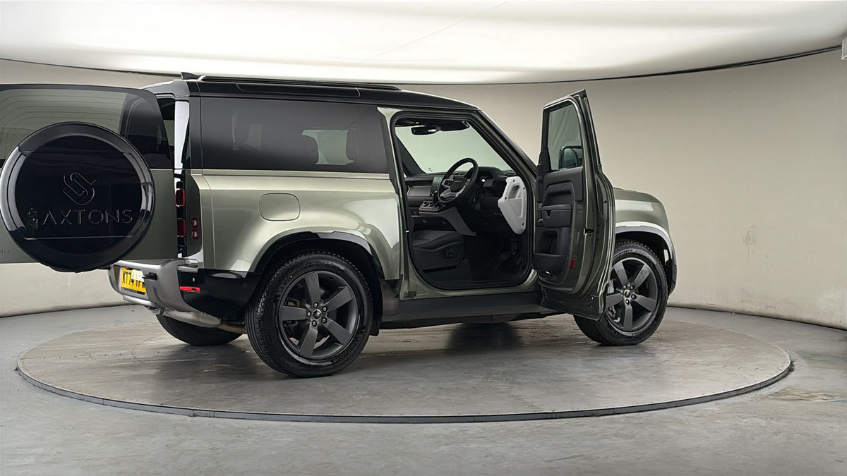 More views of Land Rover Defender 90
