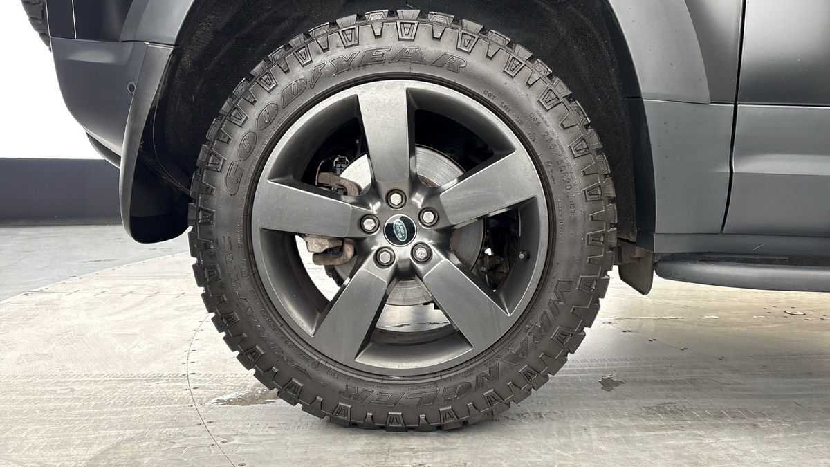 Land Rover Defender 90 Image 10
