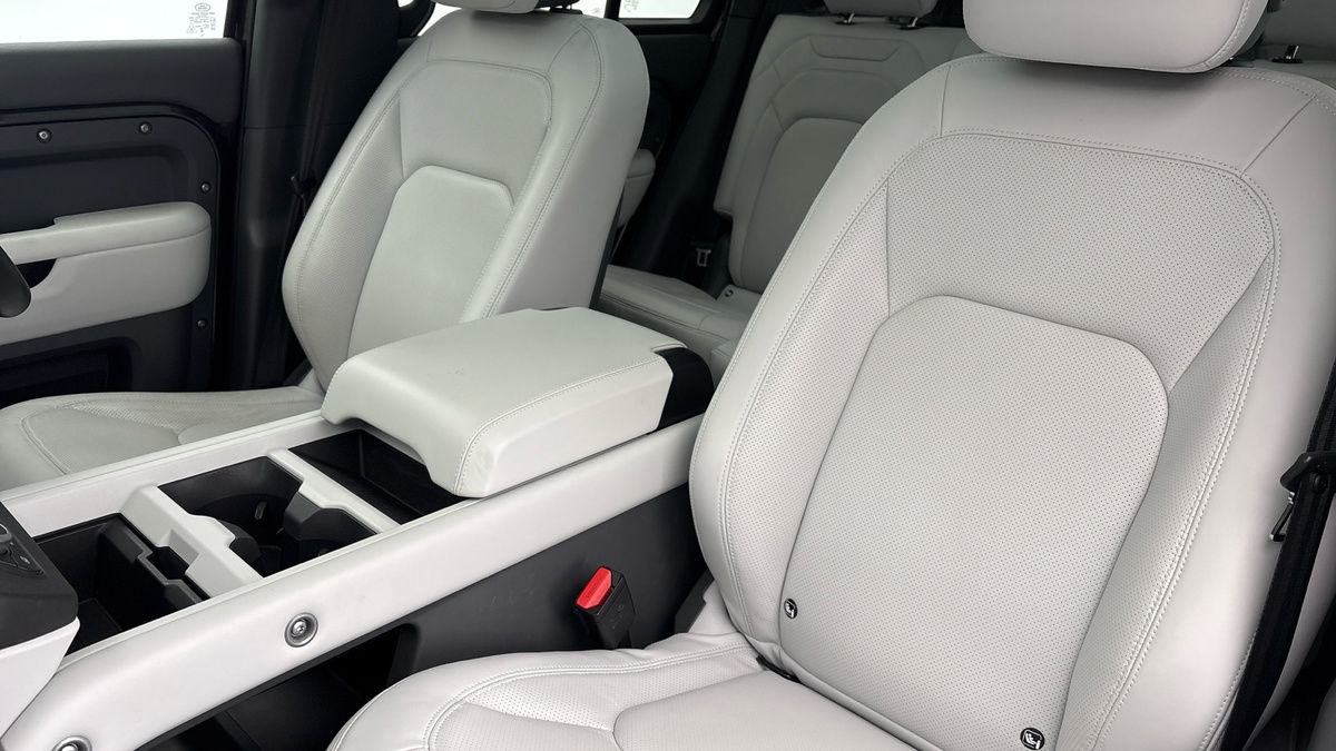 Land Rover Defender 110 Urban Image 7