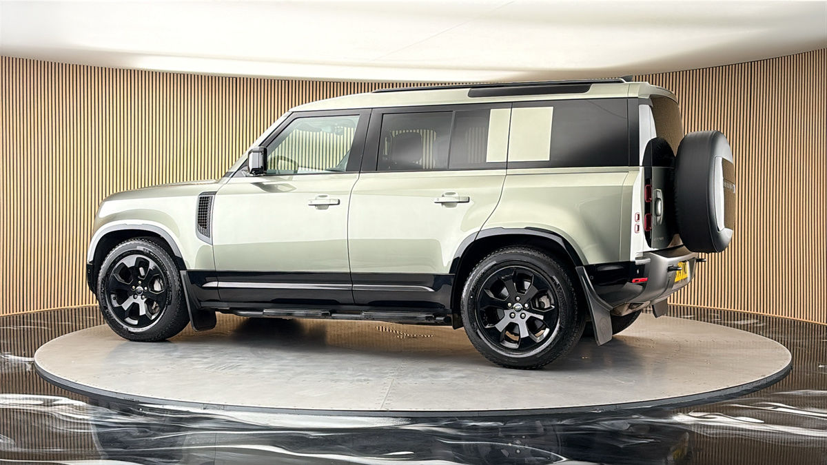 More views of Land Rover Defender 110