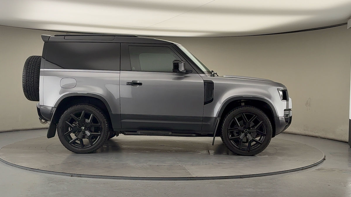 Land Rover Defender 90 Image 16