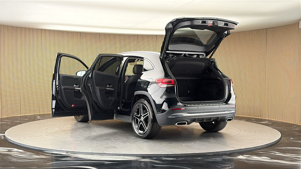 Mercedes-Benz GLA Image 23