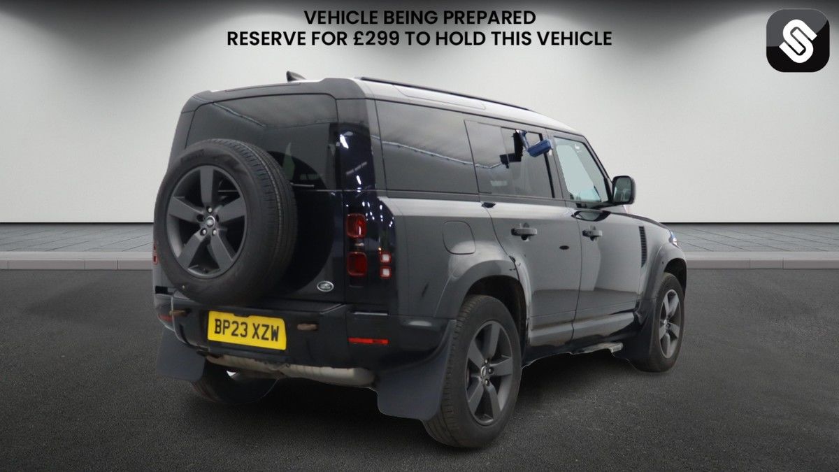 Land Rover Defender 110 Image 4