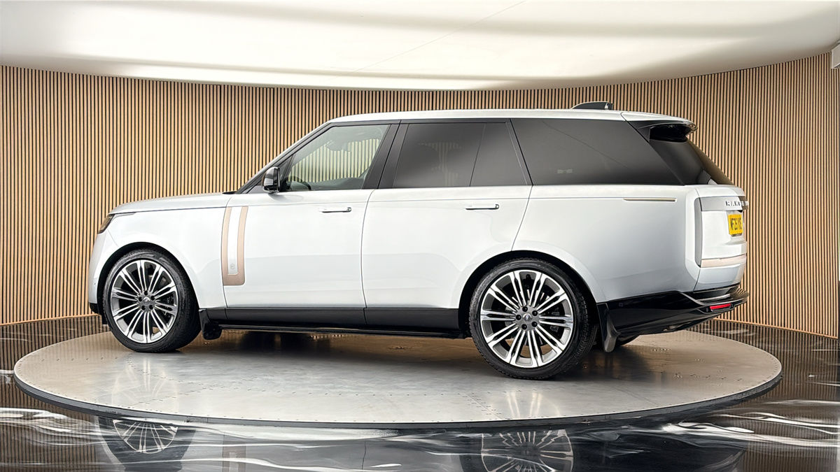 More views of Land Rover Range Rover