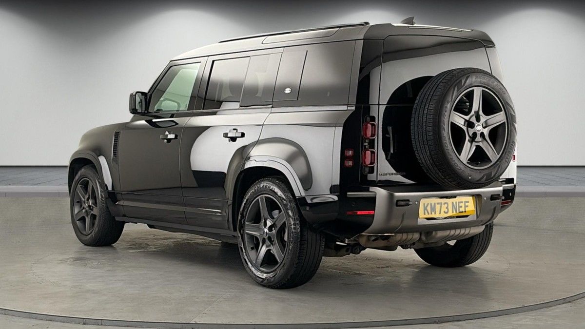Land Rover Defender 110 Image 2