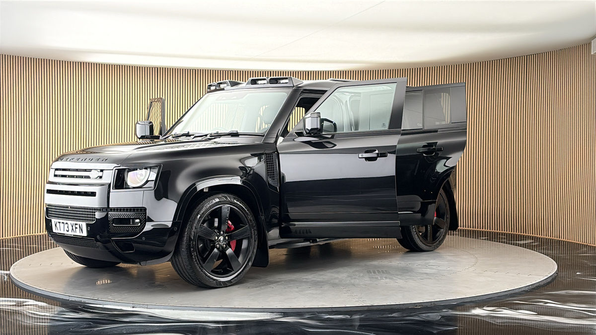 Land Rover Defender 110 Image 22