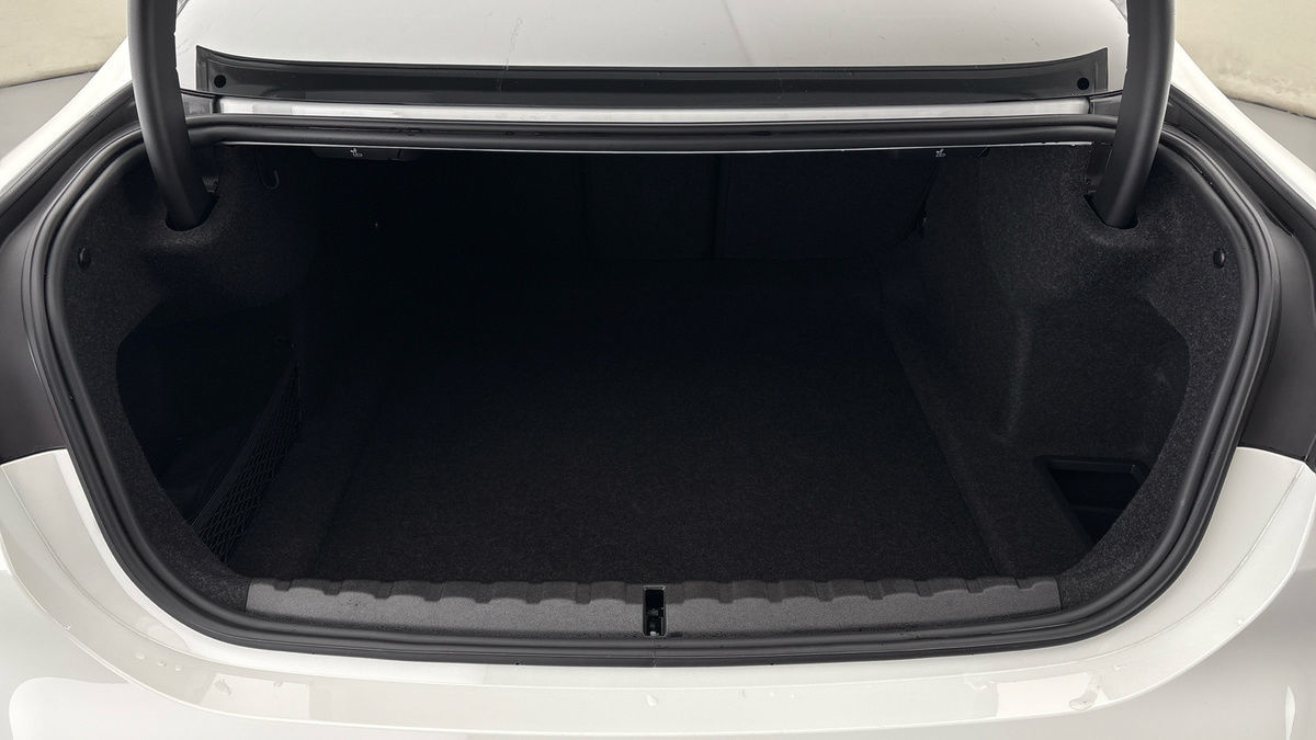 BMW M4 Competition Image 11