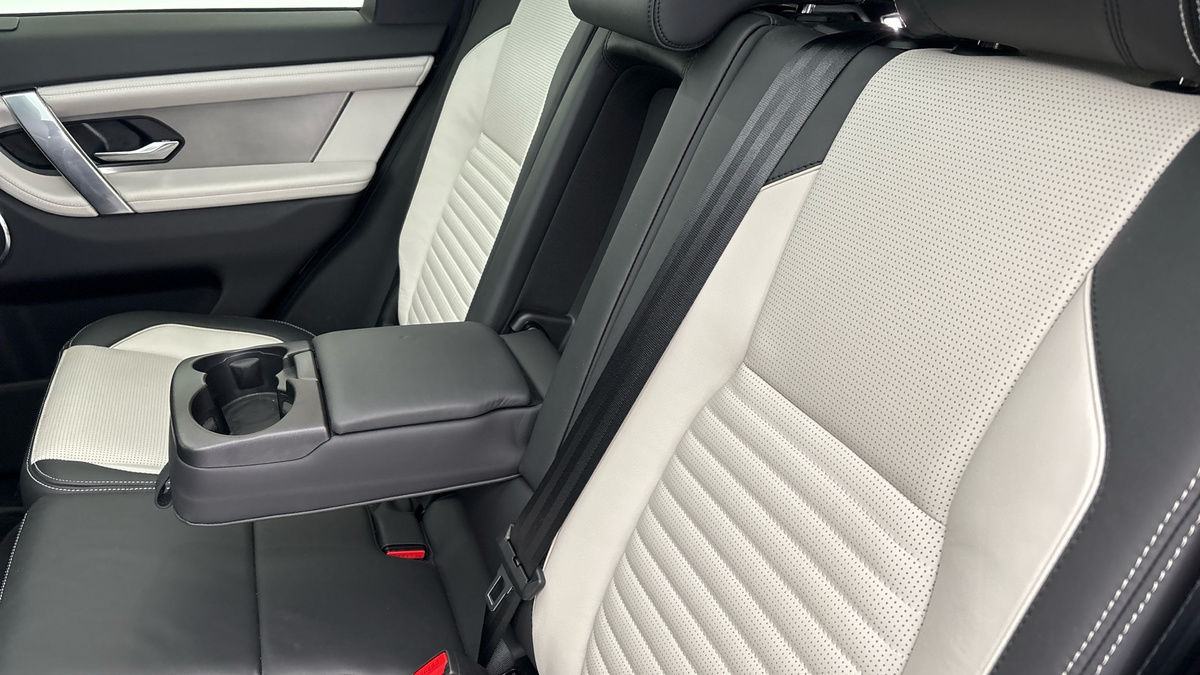 Land Rover Discovery Sport Image 9