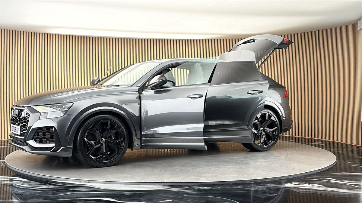 More views of Audi RSQ8