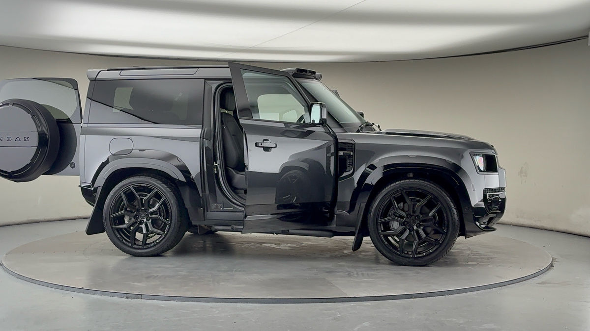 More views of Land Rover Defender 90