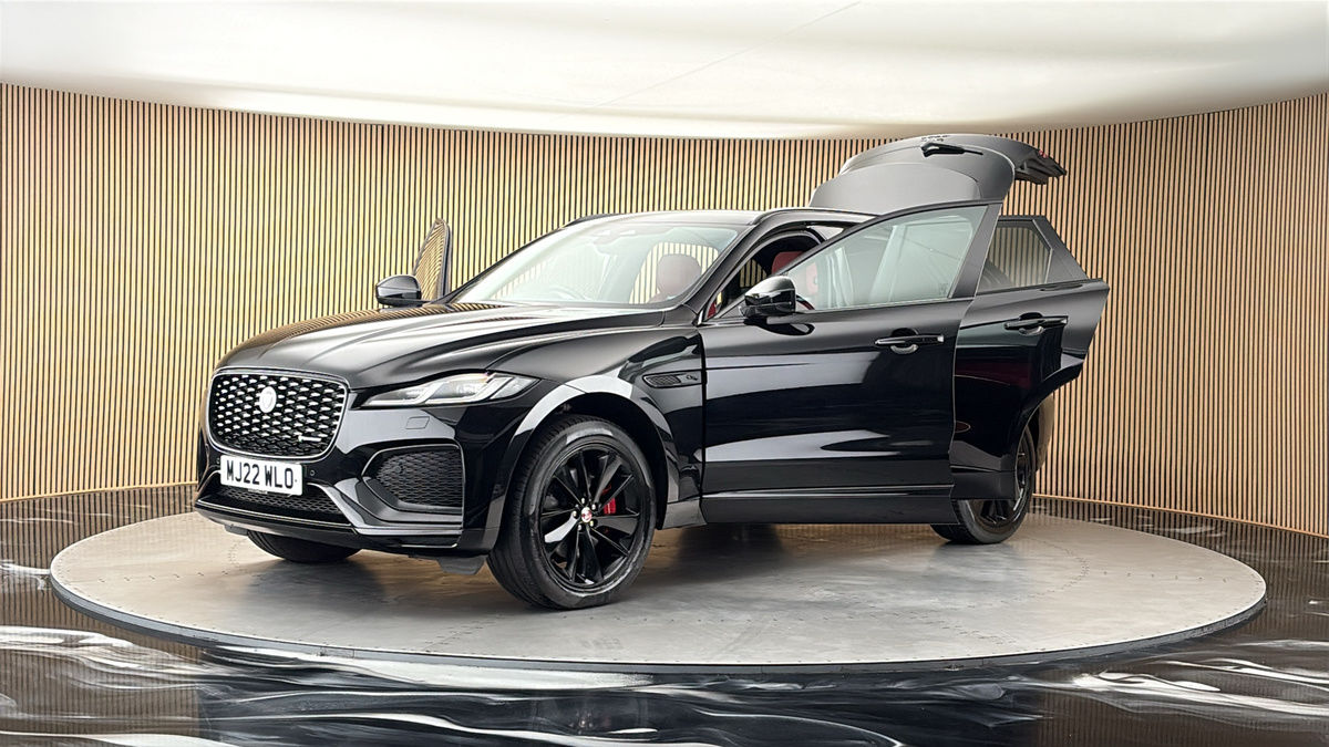Jaguar F-PACE Image 22