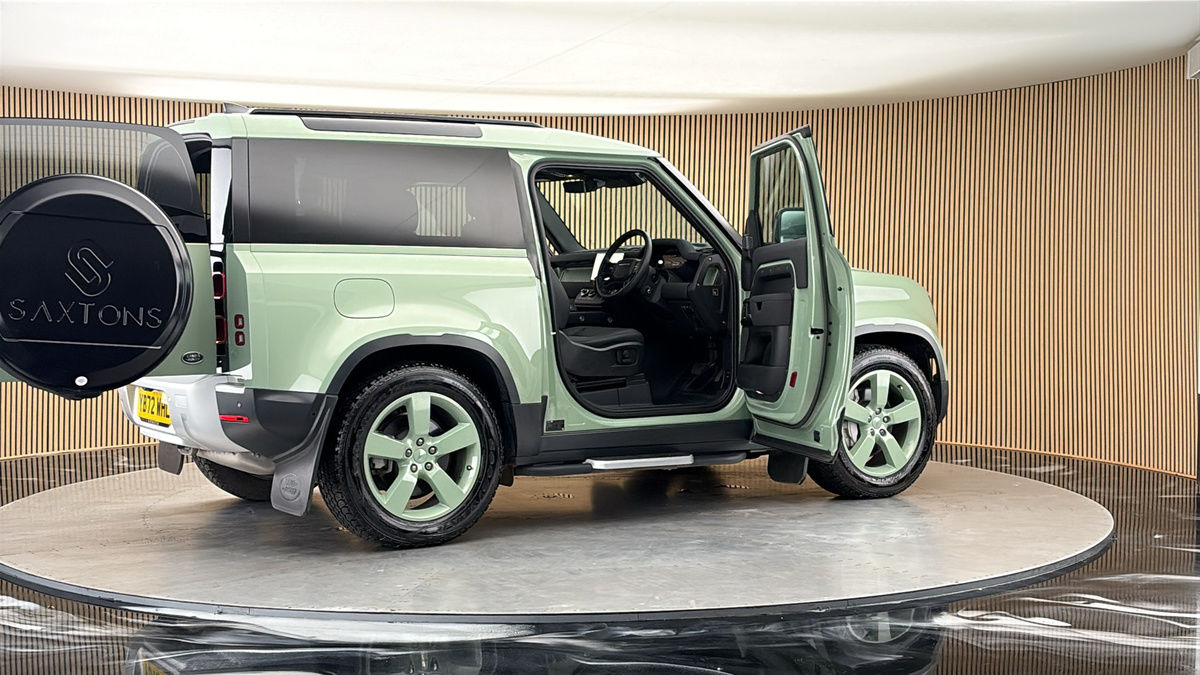 More views of Land Rover Defender 90