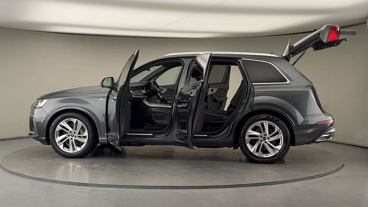 More views of Audi Q7